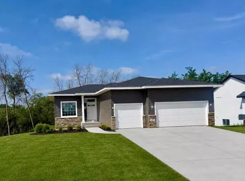 607 E 9th St, Zumbrota, MN 55992