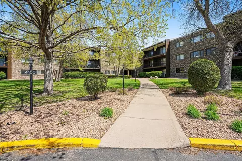 4100 Parklawn Ave #302, Edina, MN 55435