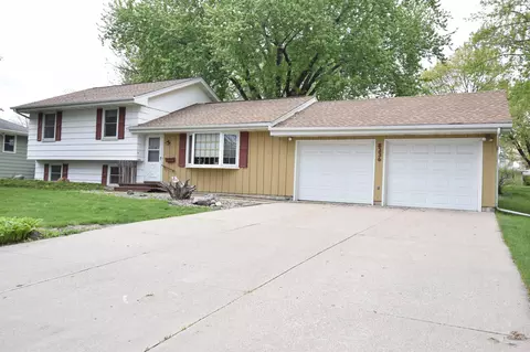 8236 Quinn Rd, Bloomington, MN 55437