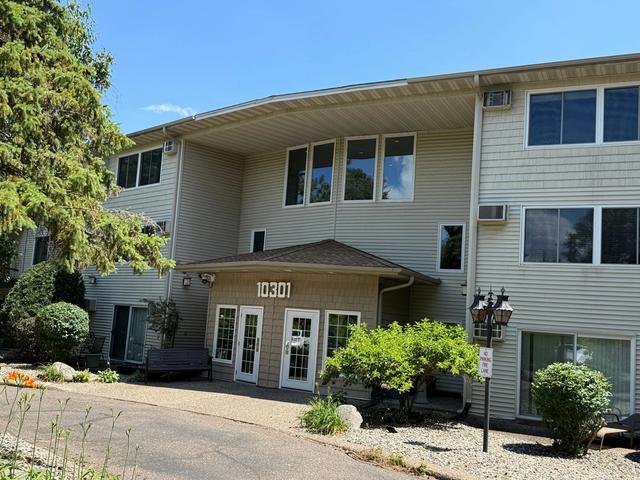 10301 Cedar Lake Rd #102, Hopkins, MN 55305