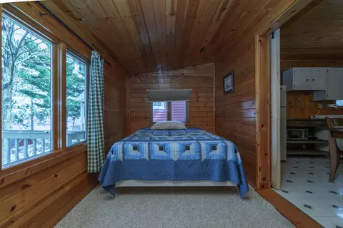 Bedroom - 8355 Paradise Beach Rd, Brainerd, MN 56401 photo 2 of 5