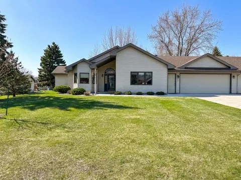 2208 Arrowwood Ct, Fergus Falls, MN 56537