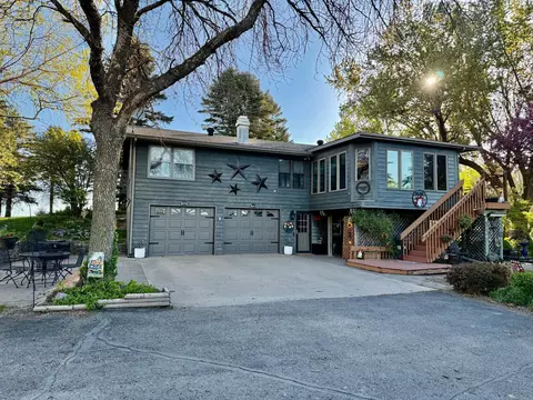 32185 290th St, Worthington, MN 56187