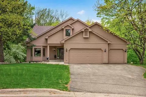 14924 Oak Ridge Ct W, Burnsville, MN 55306