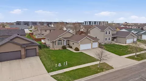 View/Area - 4875 43rd St S, Fargo, ND 58104 photo 2 of 11