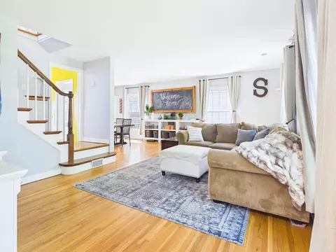 674 Montana Ave E, Saint Paul, MN 55106