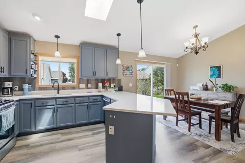 961 Ivy Hills Rd, Belle Plaine, MN 56011