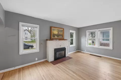 Living - 1415 Oak St, Brainerd, MN 56401 photo 2 of 5
