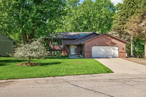 17125 Hemlock Ct, Lakeville, MN 55044