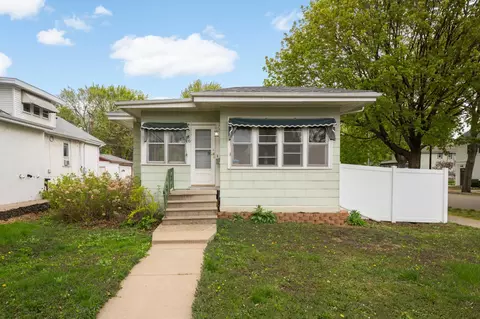 880 21st Ave SE, Minneapolis, MN 55414