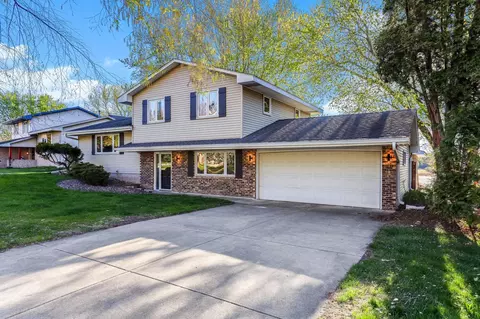 129 E Golden Lake Ln, Circle Pines, MN 55014