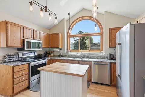 7135 Upper 157th St W, Apple Valley, MN 55124