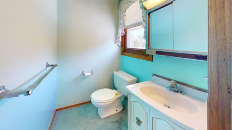 Bath - 406 Giles Pl, Albert Lea, MN 56007 photo 3 of 4