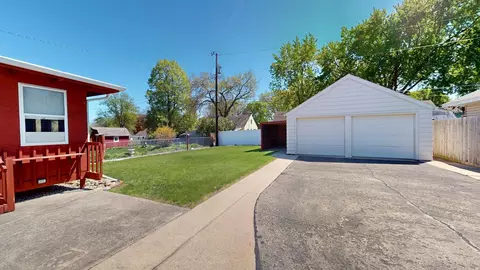 Exterior - 406 Giles Pl, Albert Lea, MN 56007 photo 3 of 5
