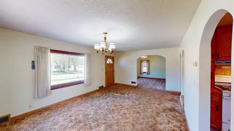 Living - 406 Giles Pl, Albert Lea, MN 56007 photo 2 of 4