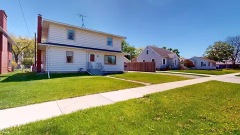Exterior - 406 Giles Pl, Albert Lea, MN 56007 photo 2 of 5