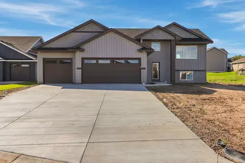 2883 29th St NE, Sauk Rapids, MN 56379