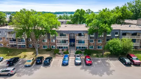 4387 Wilshire Blvd #203, Mound, MN 55364