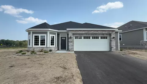 8208 Haywood Dr, Lino Lakes, MN 55014