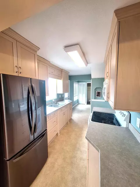 Kitchen - 911 Emmerling Ave, Walhalla, ND 58282 photo 2 of 2