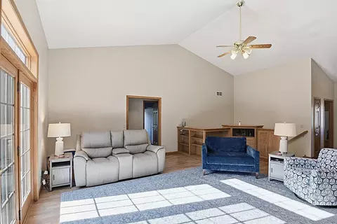 Living - 11 Moon Cir, Saint Cloud, MN 56301 photo 3 of 4