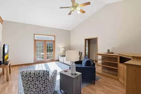 Living - 11 Moon Cir, Saint Cloud, MN 56301 photo 2 of 4