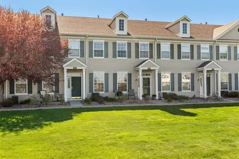 1708 Countryside Dr, Shakopee, MN 55379