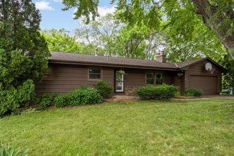 1616 Circle Dr, Burnsville, MN 55337