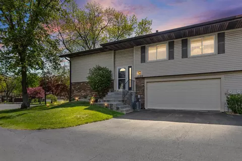 1096 Churchill Pl, Shoreview, MN 55126