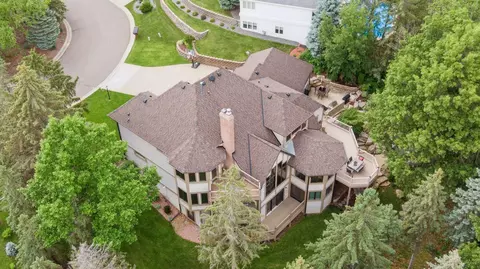 685 Valley View Ct, Shoreview, MN 55126