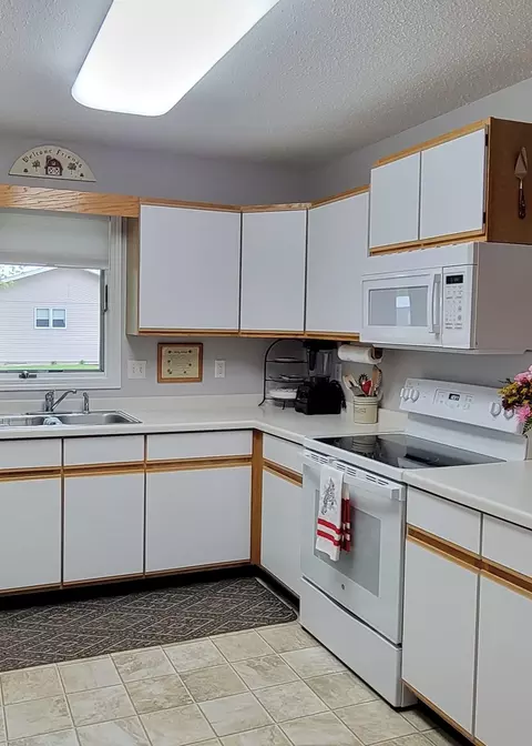 Kitchen - 310 Antelope Ave SW, Forman, ND 58032 photo 2 of 2