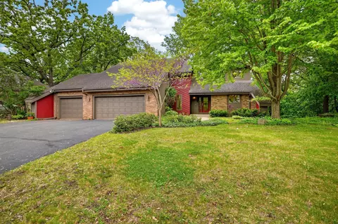 8655 Hunters Way, Apple Valley, MN 55124