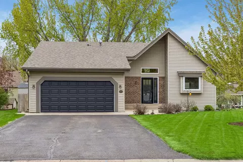 5679 Erik Ln, Shoreview, MN 55126