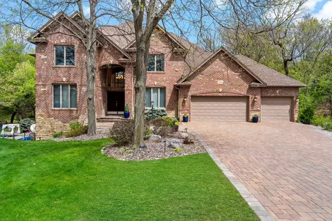 1504 Summit Oaks Ct, Burnsville, MN 55337