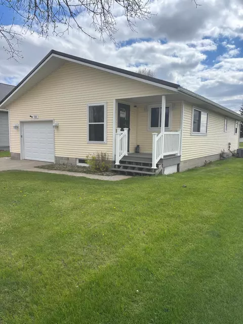 813 2nd St W, Morgan, MN 56266