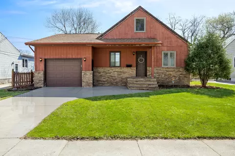 620 12th St N, Moorhead, MN 56560