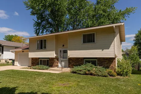 1811 43rd St NW, Rochester, MN 55901