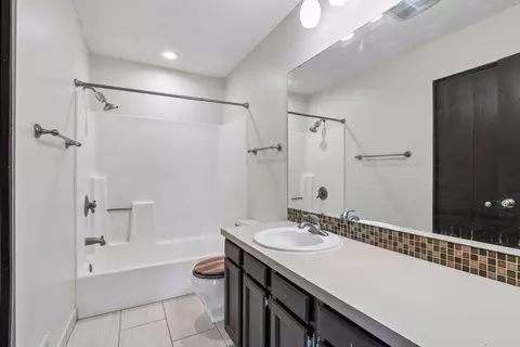 Bath - 9357 Ranchview Ln N, Maple Grove, MN 55369 photo 2 of 2