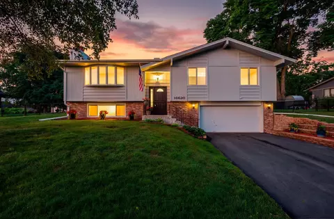16620 N Hillcrest Ct, Eden Prairie, MN 55346
