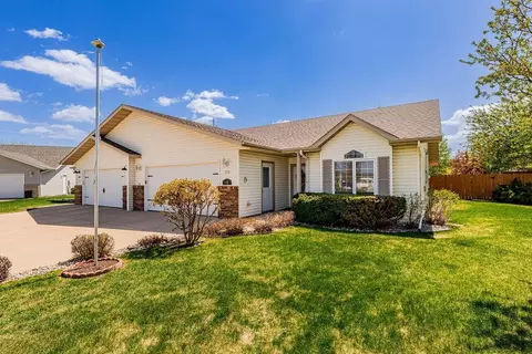 883 Lakeridge Pl, West Fargo, ND 58078