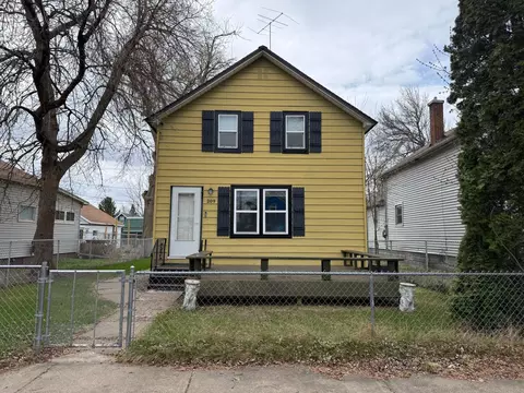 209 W Howard Ave, Keewatin, MN 55753
