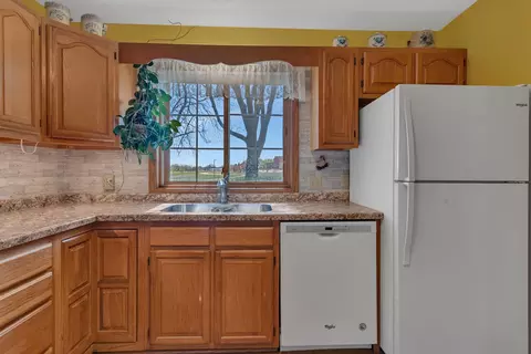 Kitchen - 1124 Par Ln, Willmar, MN 56201 photo 4 of 4