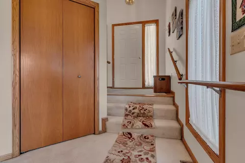 Entry Way - 1124 Par Ln, Willmar, MN 56201 photo 6 of 6