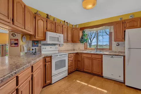 Kitchen - 1124 Par Ln, Willmar, MN 56201 photo 2 of 4