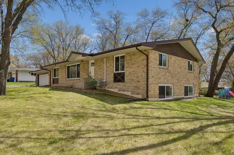 2002 Hillcrest Dr, Saint Cloud, MN 56303