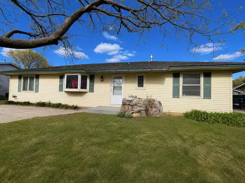 10441 Arrowhead St NW, Coon Rapids, MN 55433