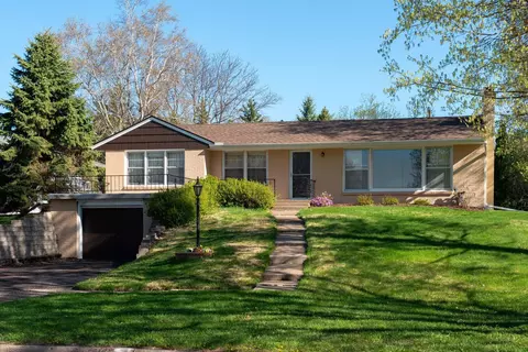 933 Edgewater Ave, Shoreview, MN 55126