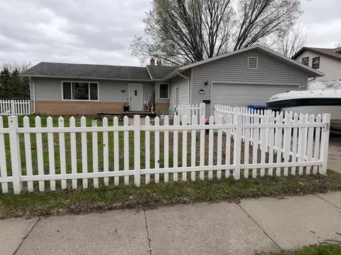 102 21st Ave N, Fargo, ND 58102