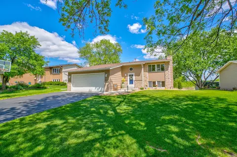 6676 Sandlewood Rd, Woodbury, MN 55125