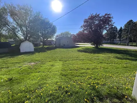 Exterior - 420 5th St SW, Plainview, MN 55964 photo 3 of 4